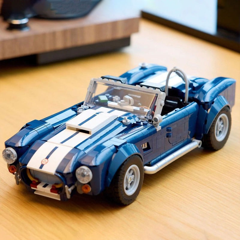 classic American roadster building block model, wheel and tire detail
